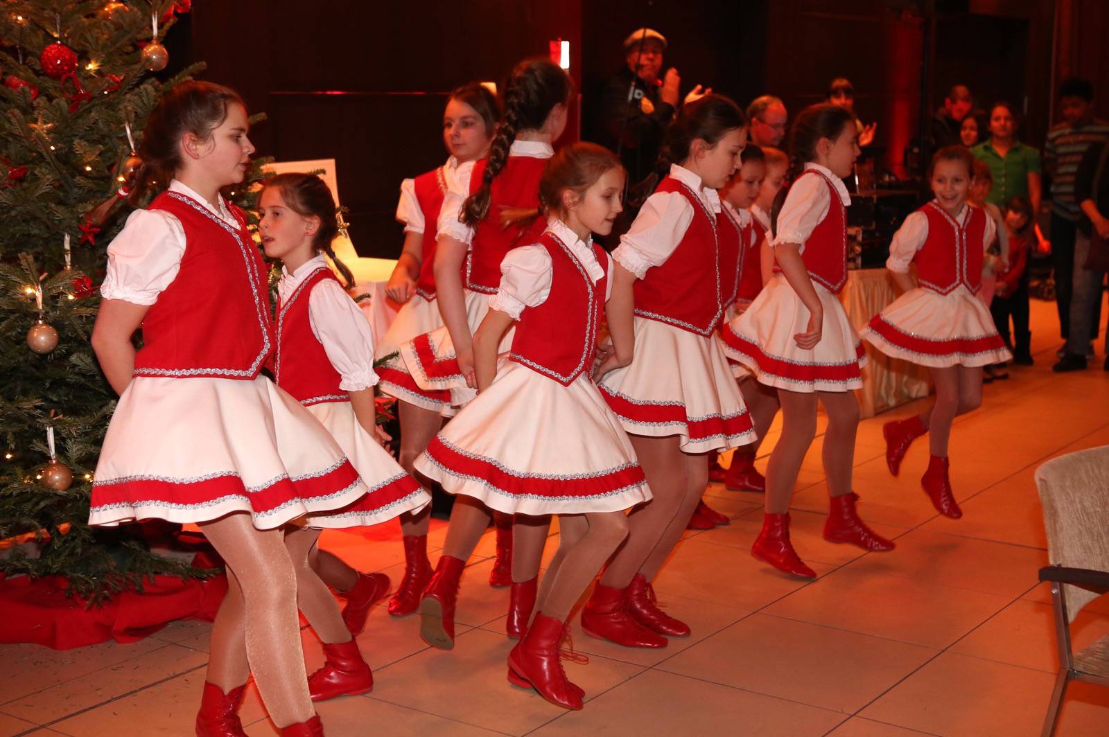 Weihnachtsfeier mit 100 Kinder im Hotel im Wasserturm Köln